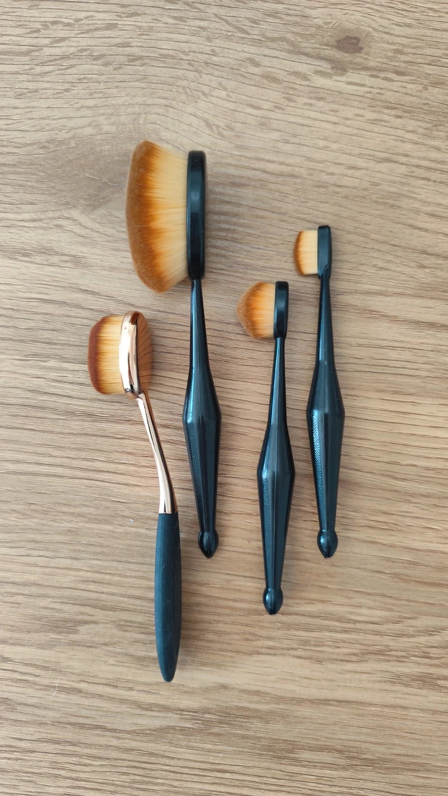 Conjunto de 4 pinceles de maquillaje biselados y ovalados (pinceles brocha) nuevos para rostro y ojos – photo 2
